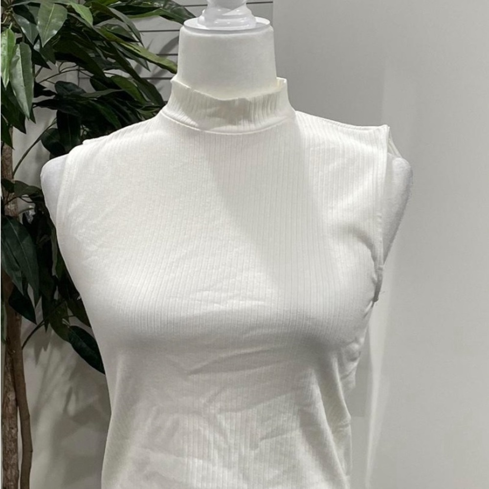 White crop top